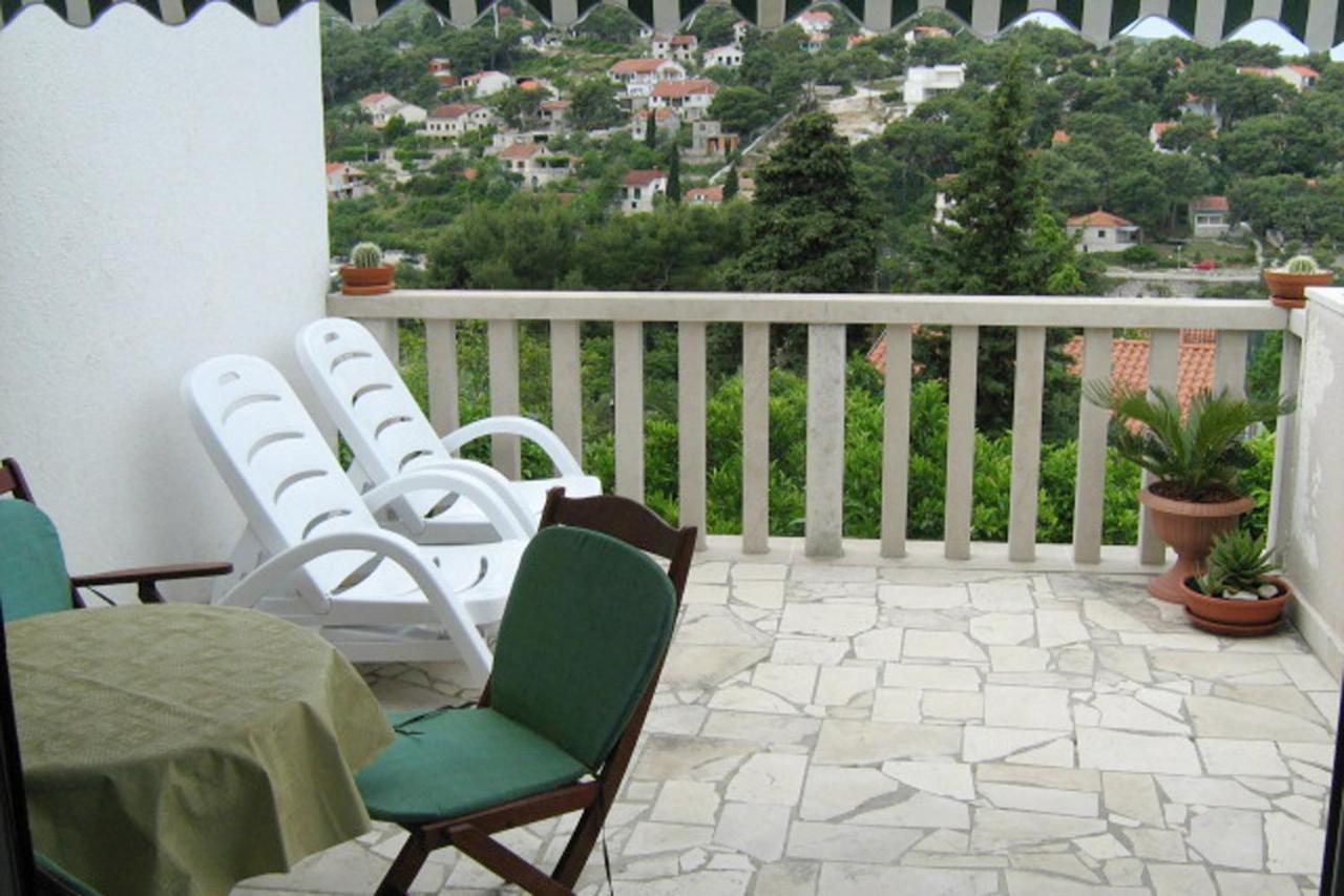 Apartments By The Sea Splitska, Brac - 2923 Postira Exterior photo