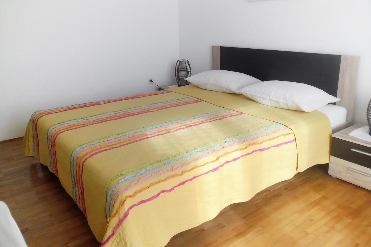 Apartments By The Sea Splitska, Brac - 2923 Postira Exterior photo