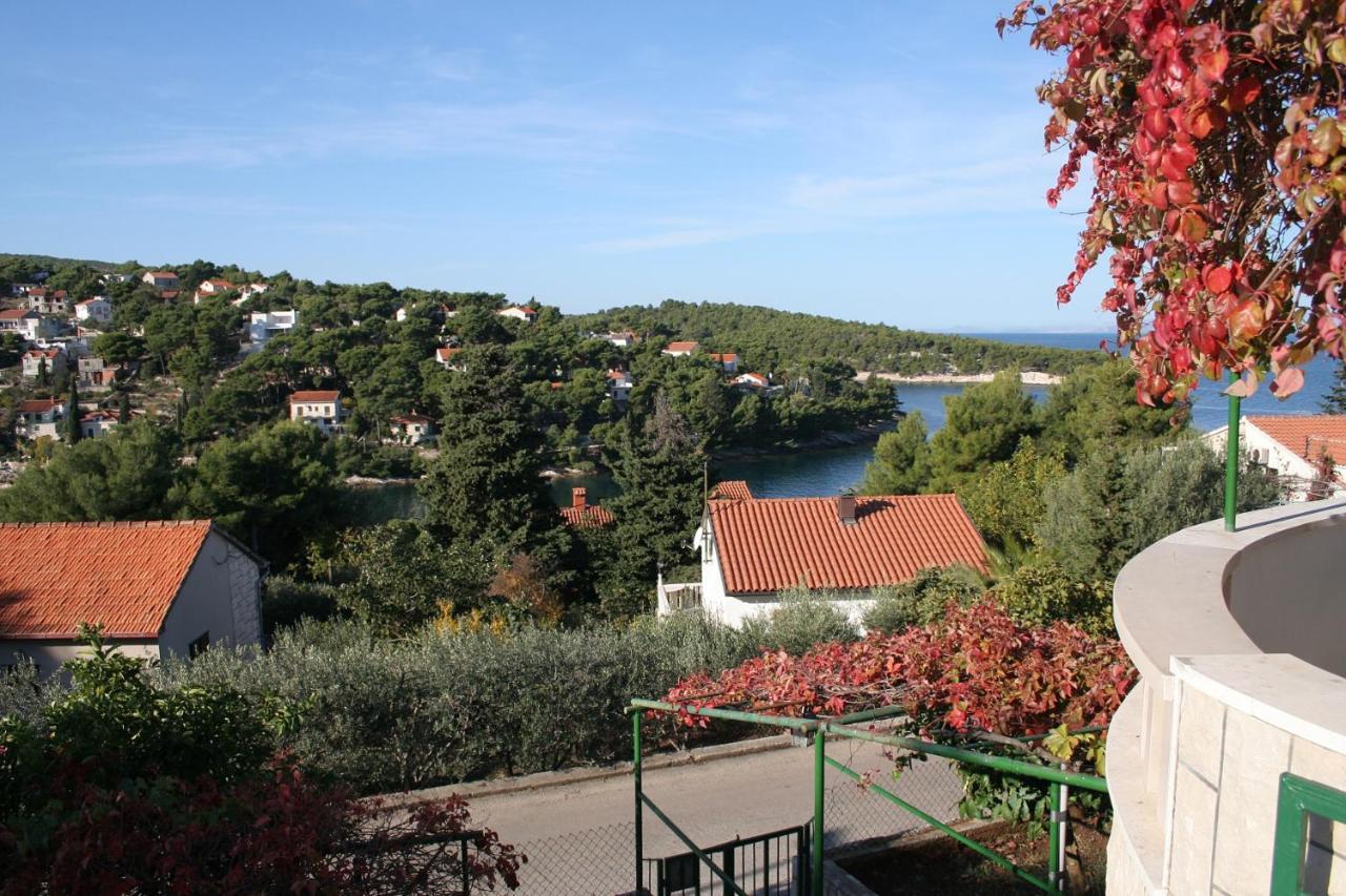 Apartments By The Sea Splitska, Brac - 2923 Postira Exterior photo
