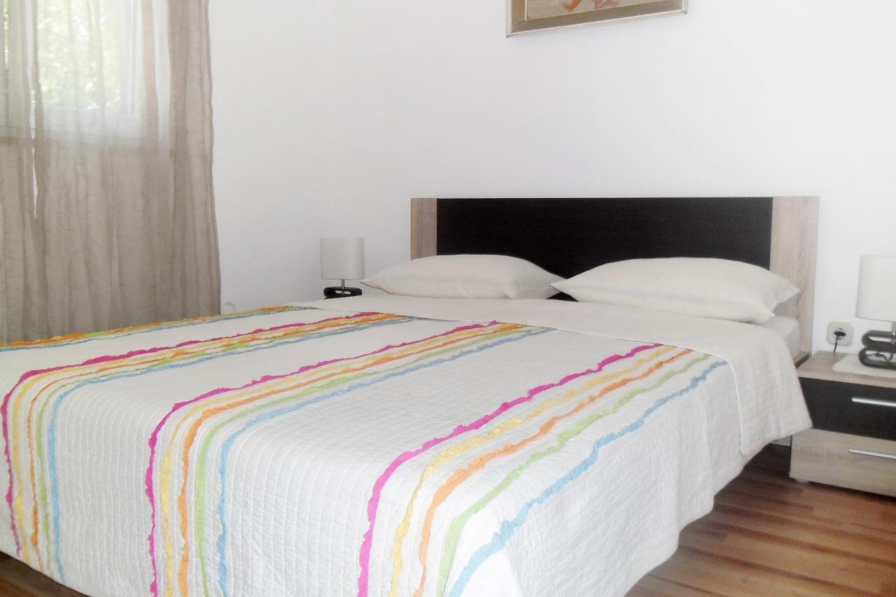 Apartments By The Sea Splitska, Brac - 2923 Postira Exterior photo