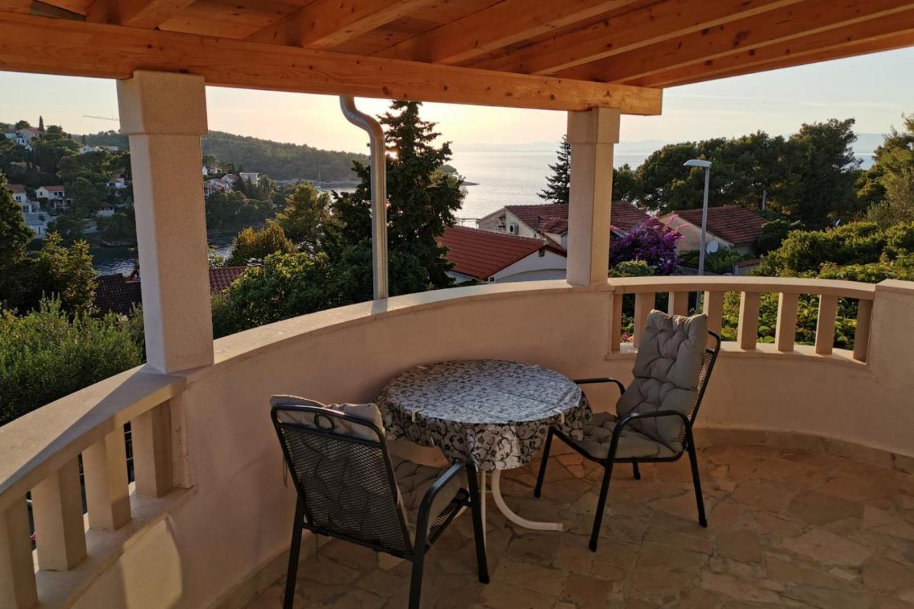 Apartments By The Sea Splitska, Brac - 2923 Postira Exterior photo
