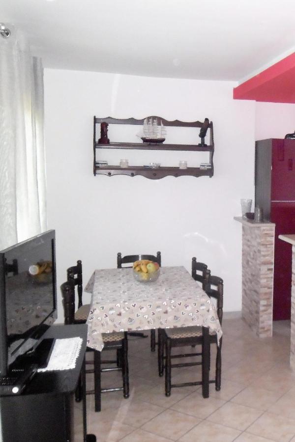 Apartments By The Sea Splitska, Brac - 2923 Postira Exterior photo